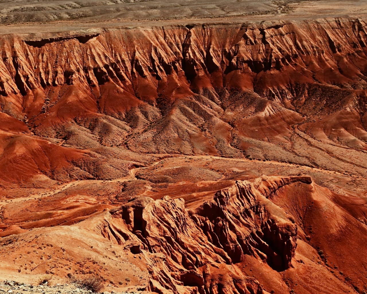 Вид на глубокий каньон сверху