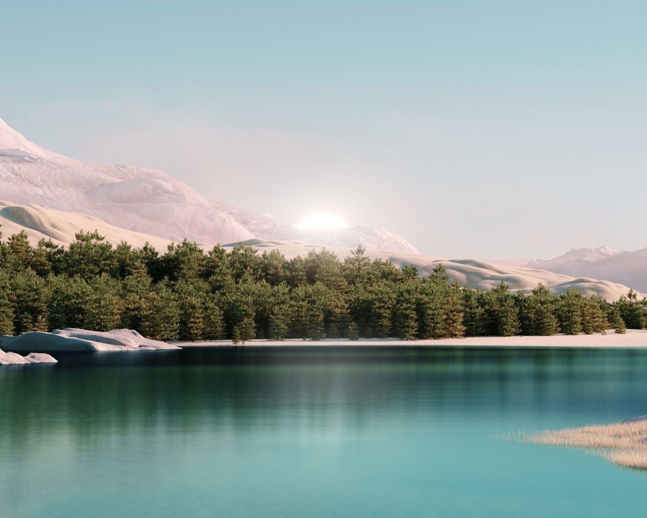 Лес у озера с голубой водой в горах