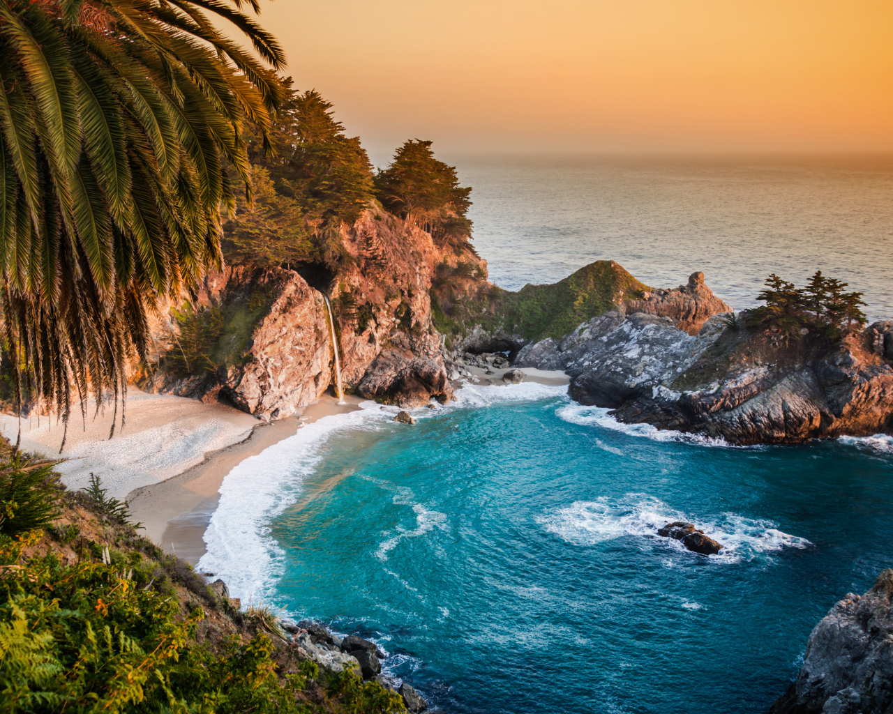 Голубая лагуна с пальмами