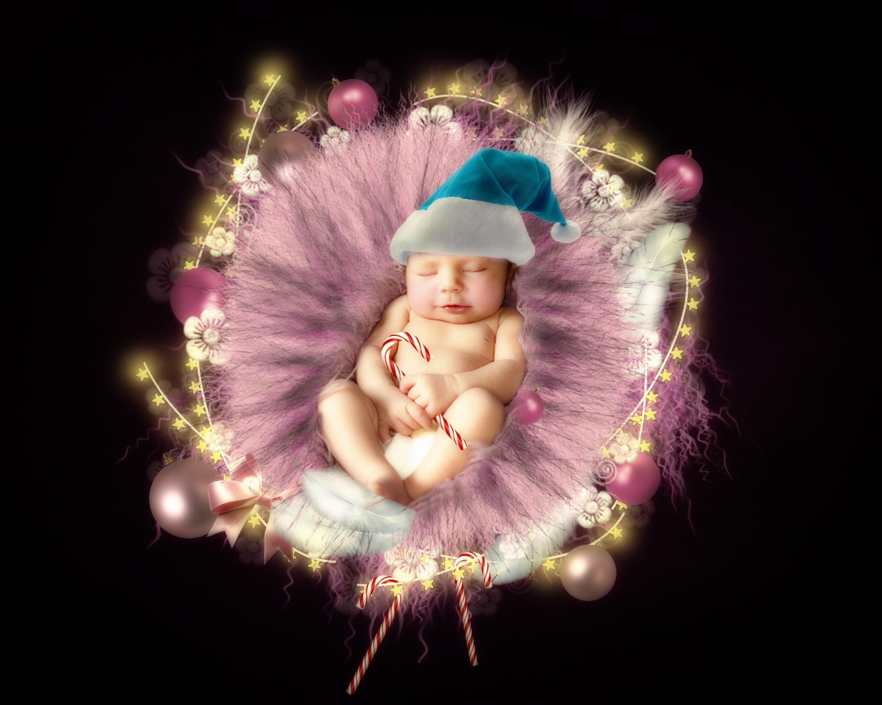 Красивый новорожденный ребенок в колыбели на черном фоне