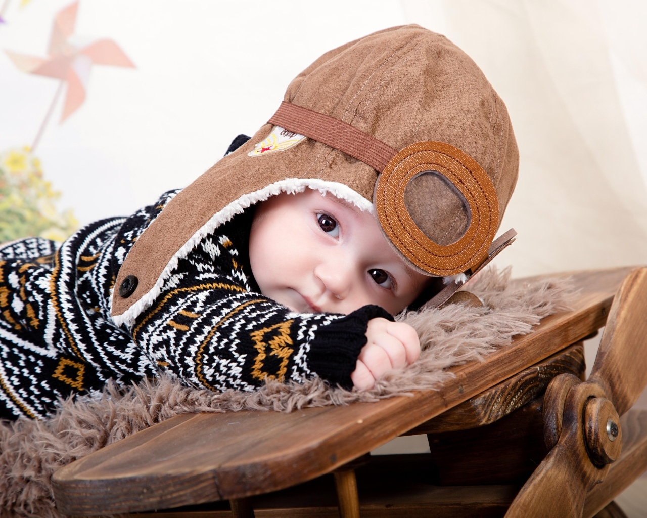 Маленький будущий летчик