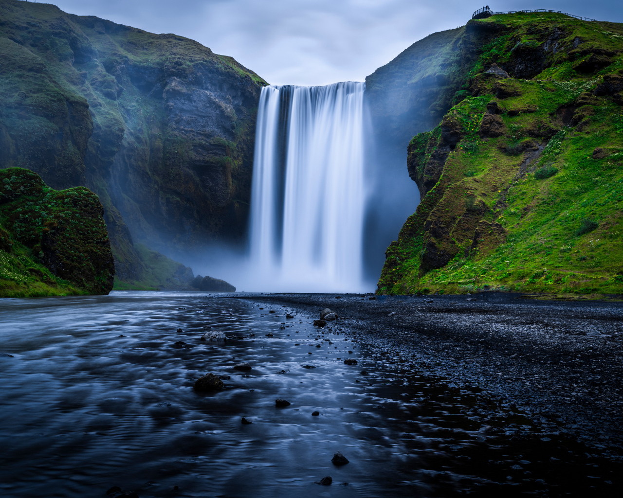 Красивый водопад Скоугафосс, Исландия
