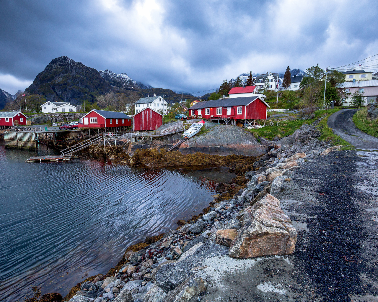 Дома на берегу залива, Лофотенские острова Норвегия