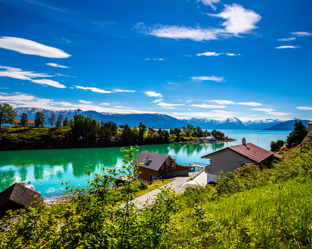 Дома на берегу, Лофотенские острова. Норвегия
