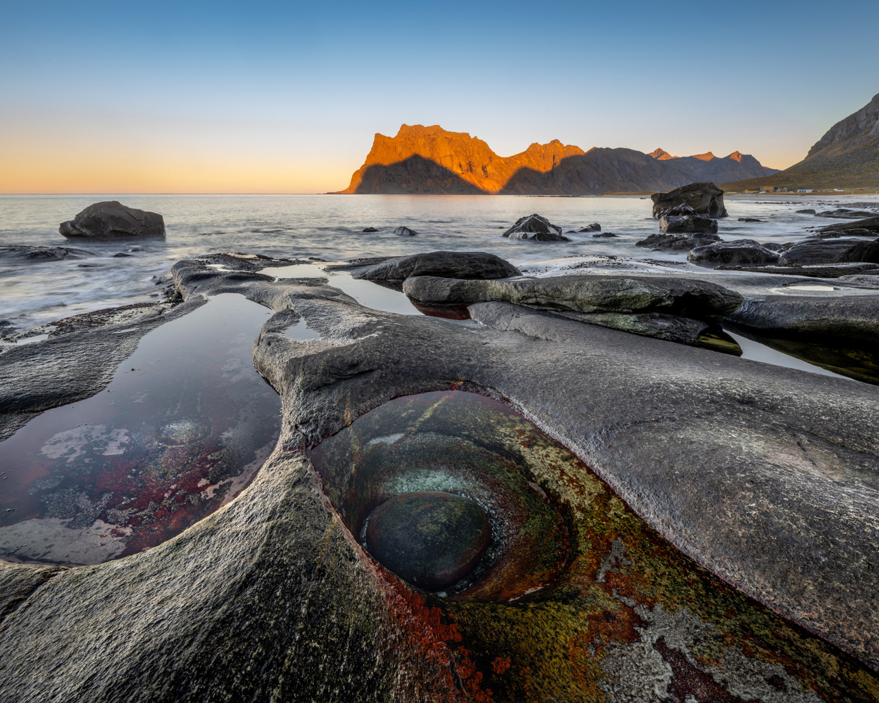 Каменный берег Лофотенских островов, Норвегия