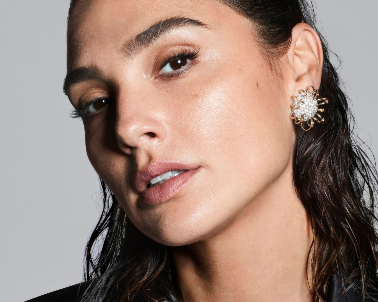 Актриса Галь Гадот лицо крупным планом