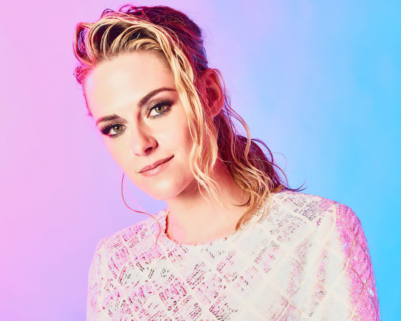 Американская актриса Кристен Стюарт в розовом платье