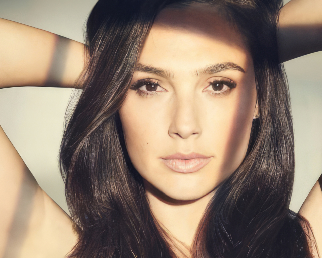 Красивые карие глаза актрисы Галь Гадот