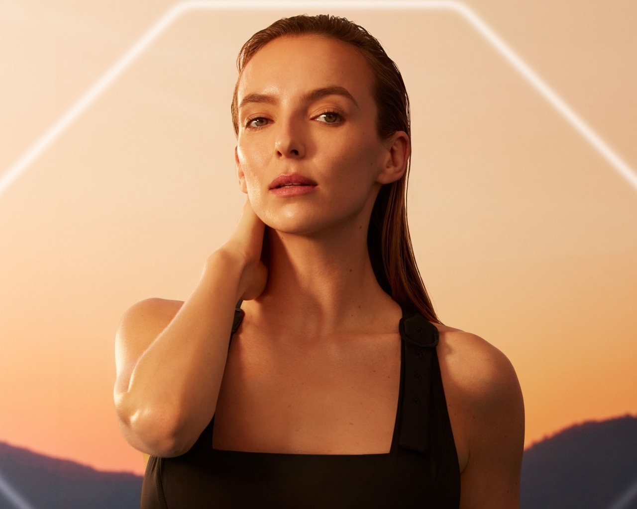 Красивая женщина актриса Джоди Комер