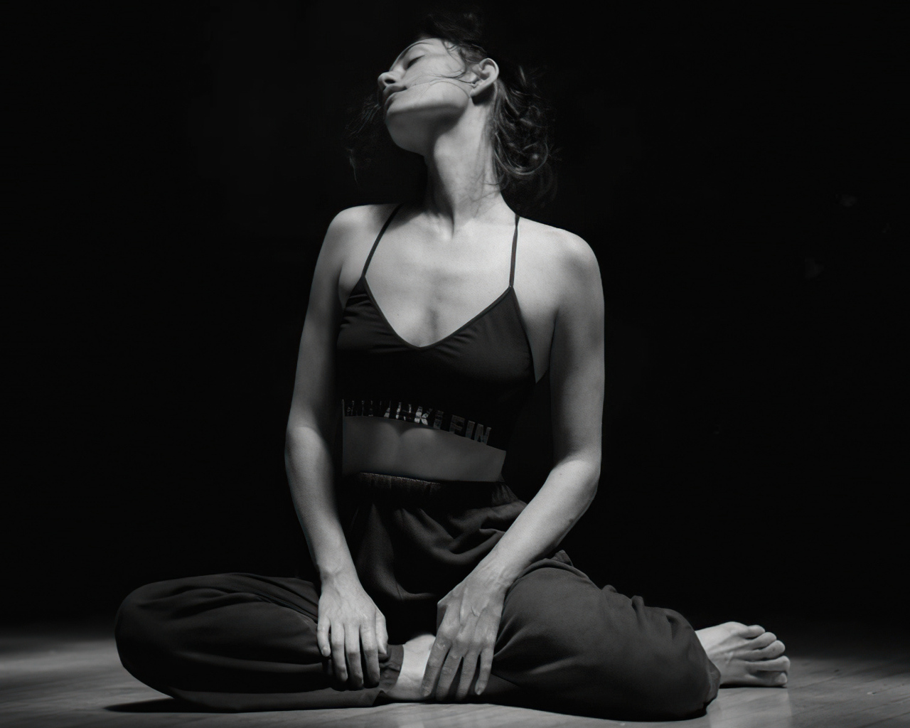 Черно -белое фото актрисы Эми Гарднер