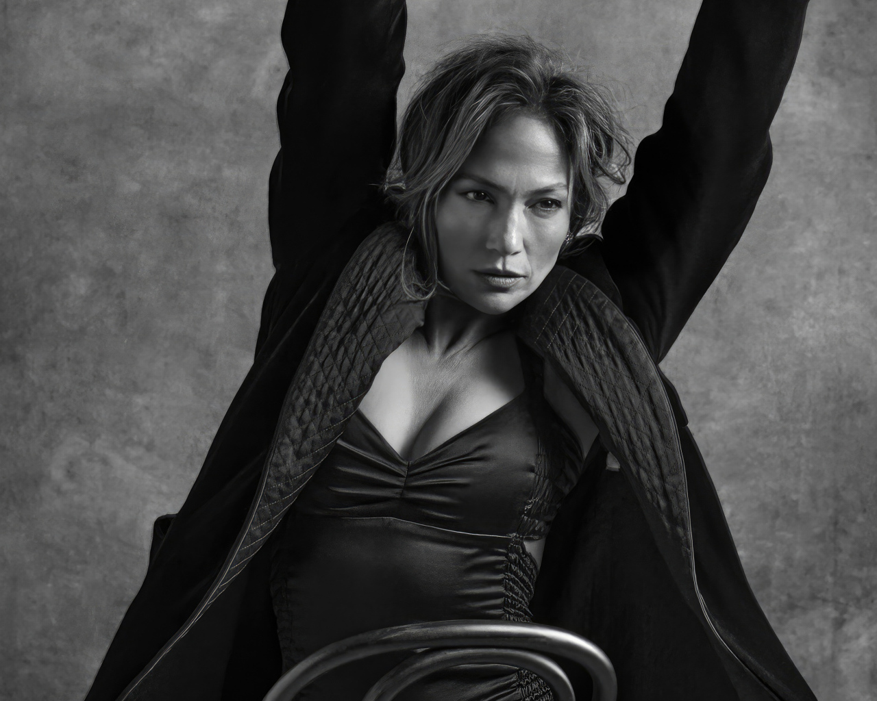 Черно-белое фото актрисы Дженнифер Лопес