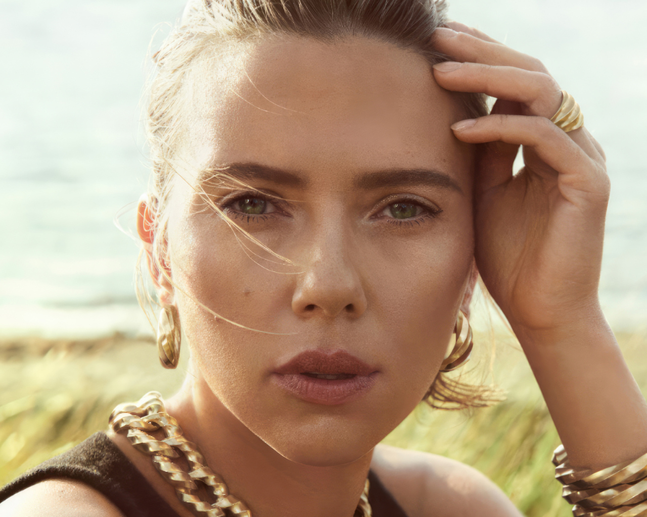 Украшения на теле актрисы Скарлетт Йоханссон