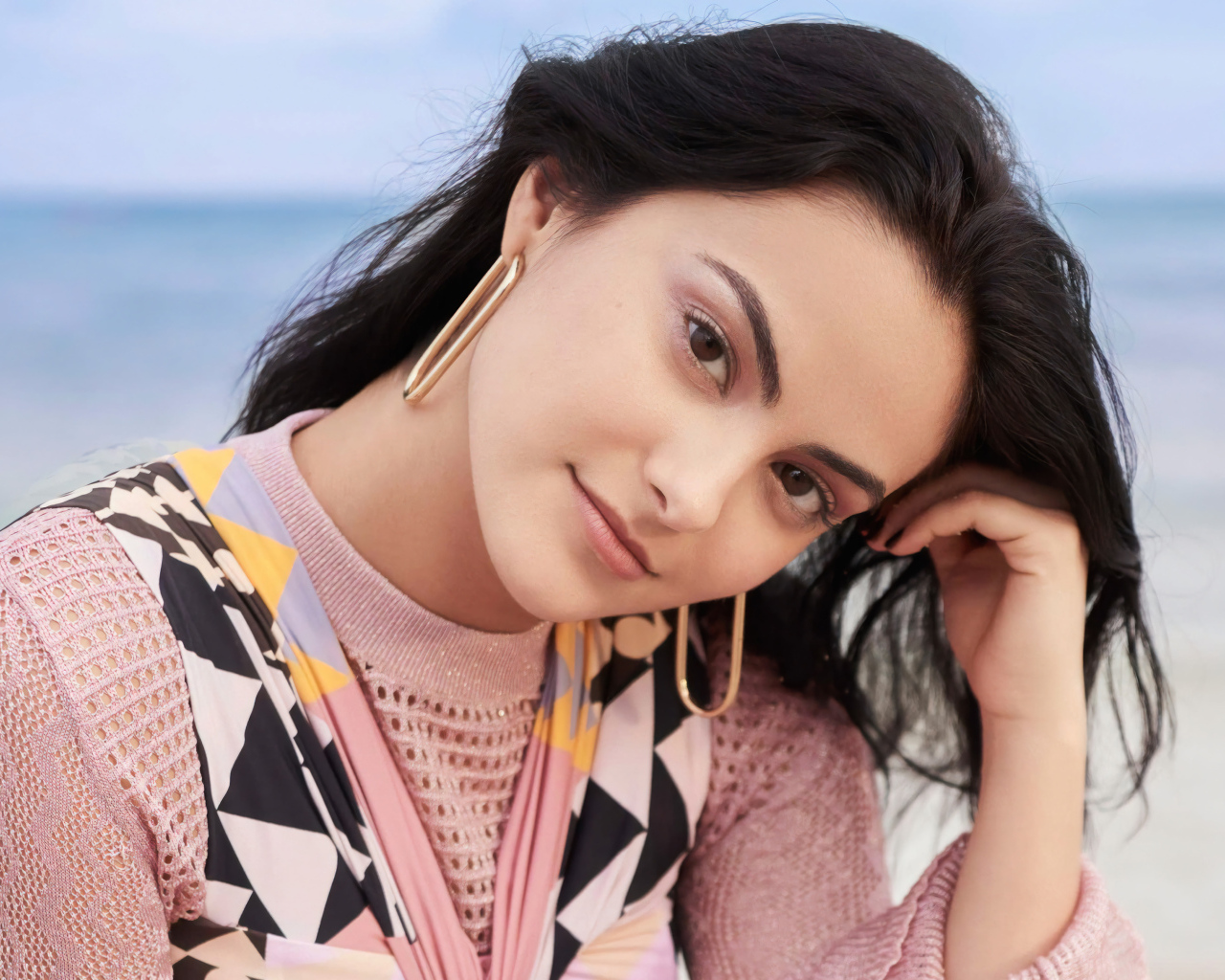 Милая кареглазая девушка актриса Камила Мендес