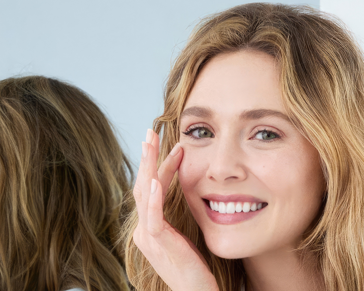 Нежная настоящая девушка актриса Элизабет Олсен