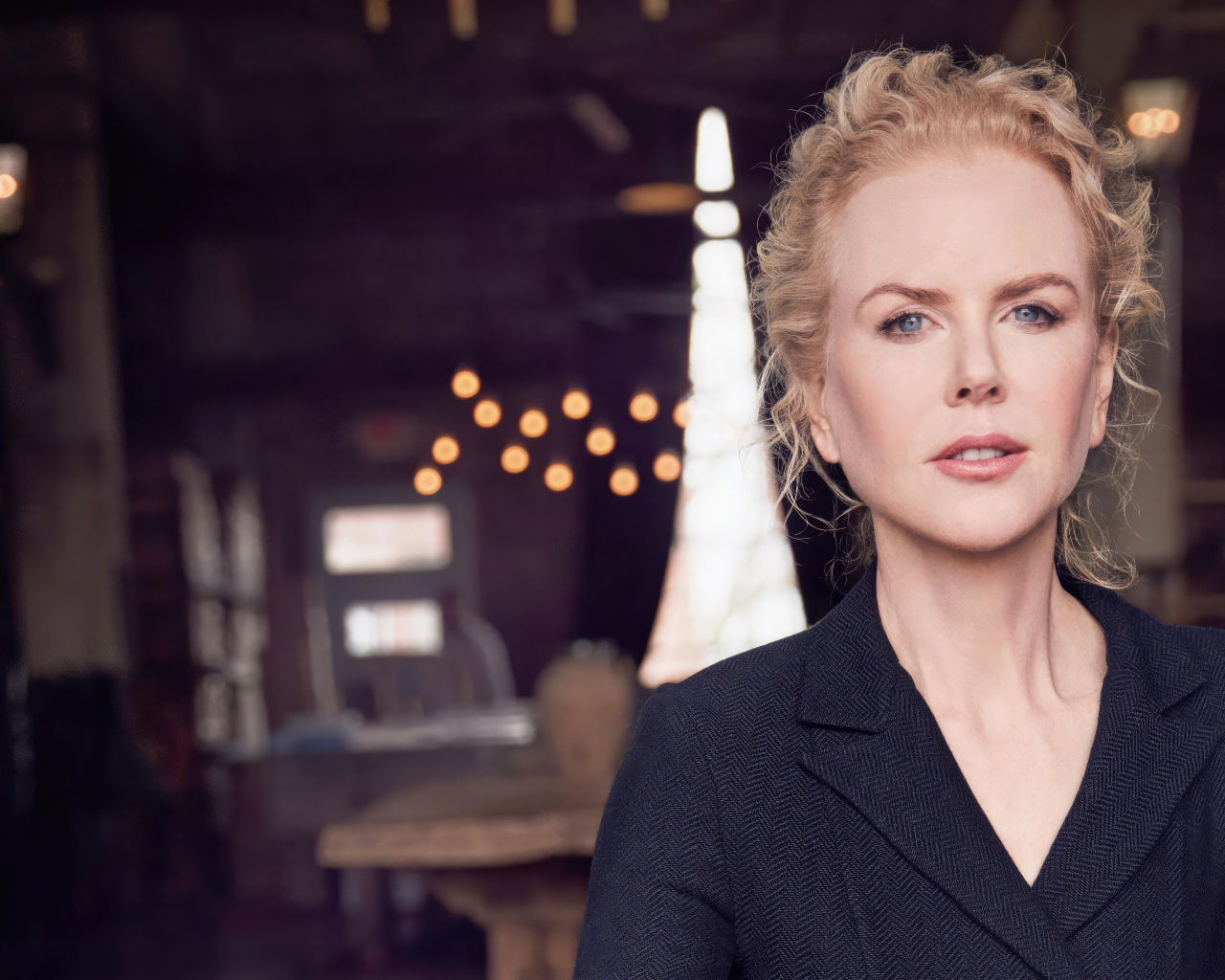 Стильная популярная актриса Николь Кидман в черном