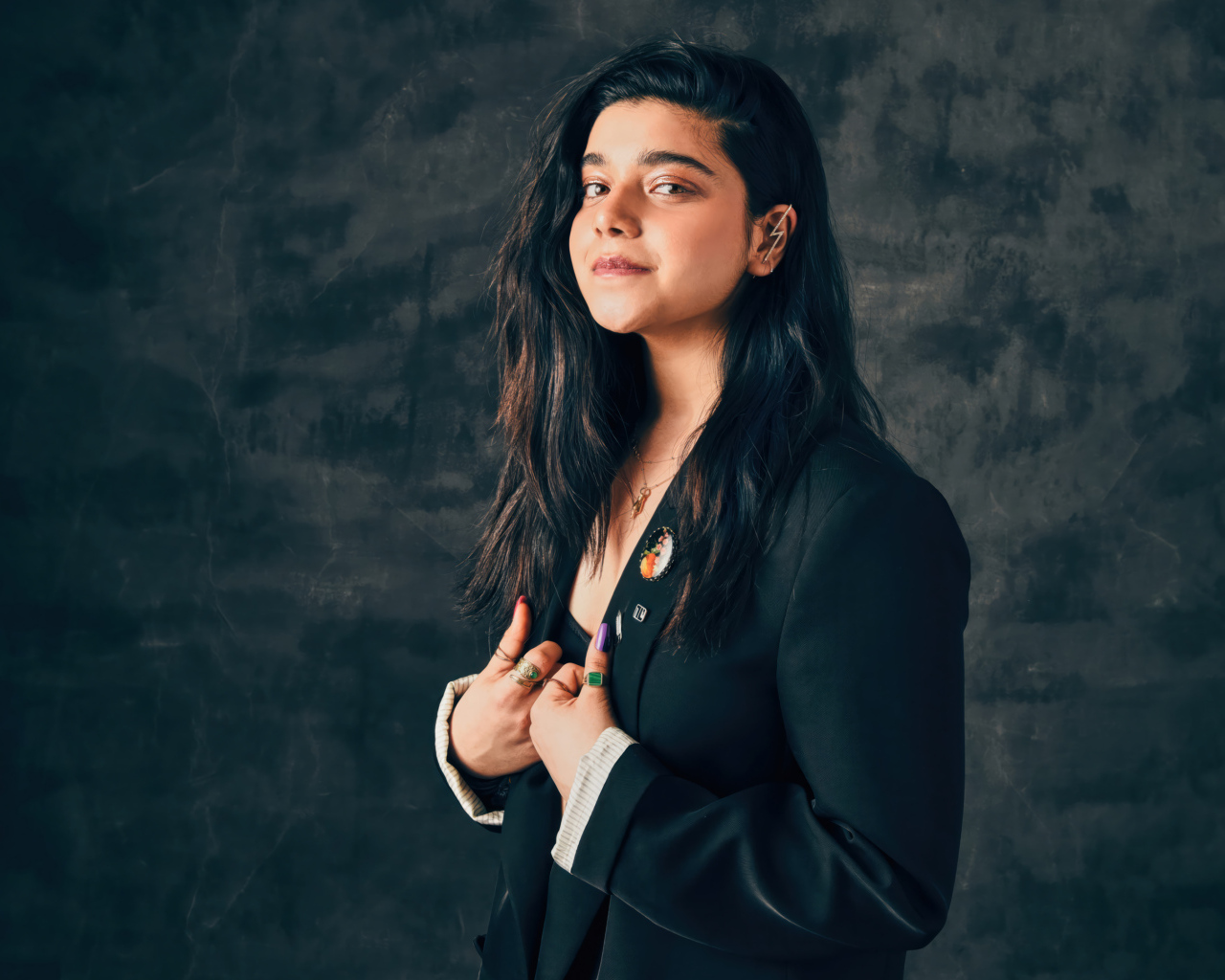 Молодая девушка актриса Иман Веллани