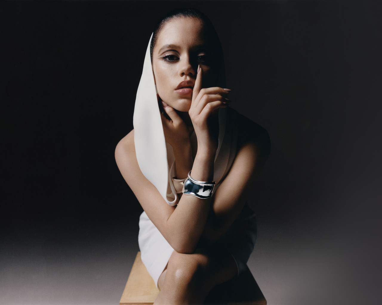 Молодая популярная актриса Дженна Ортега