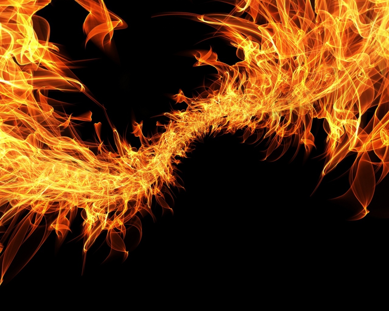 Плеть яркого огня на черном фоне