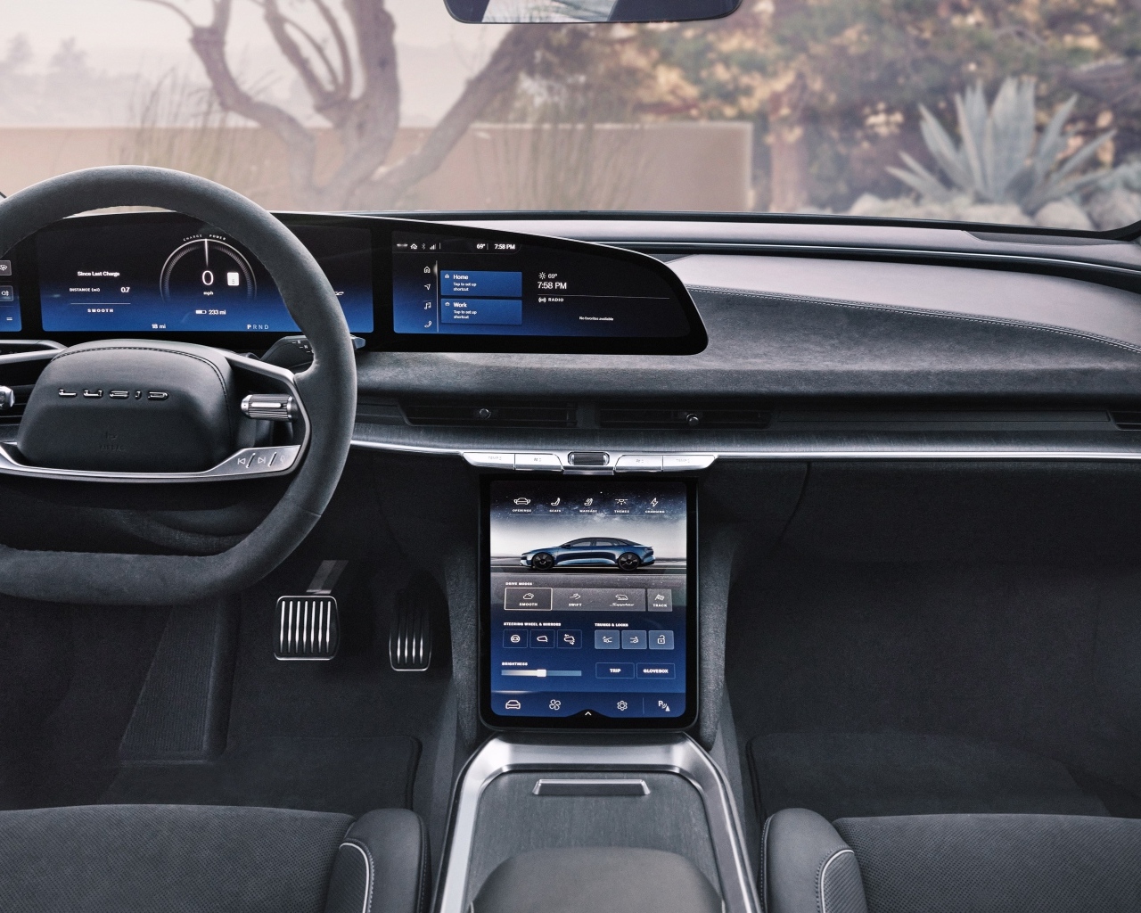 Салон автомобиля  Lucid Air Sapphire 2023 года