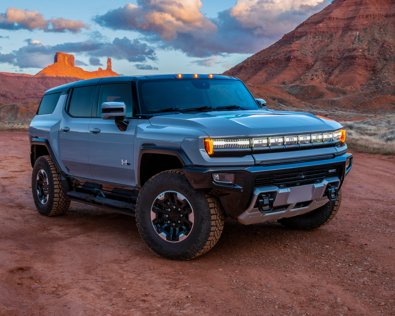 Автомобиль GMC Hummer EV 2024 года