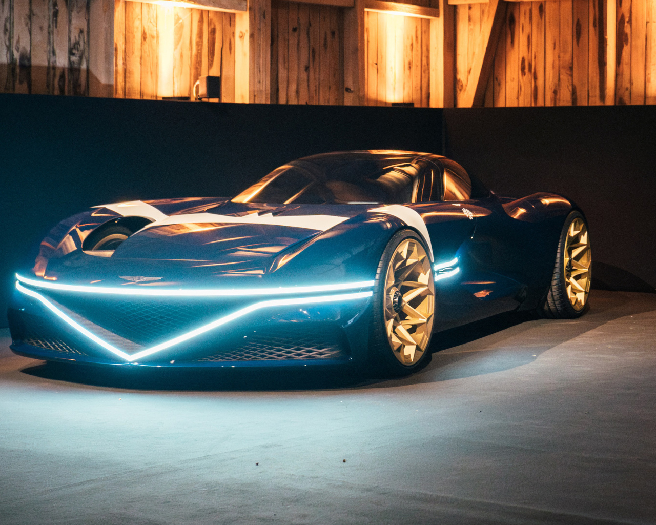 Автомобиль Genesis X Gran Berlinetta Tribute 2024 года с включенными фарами