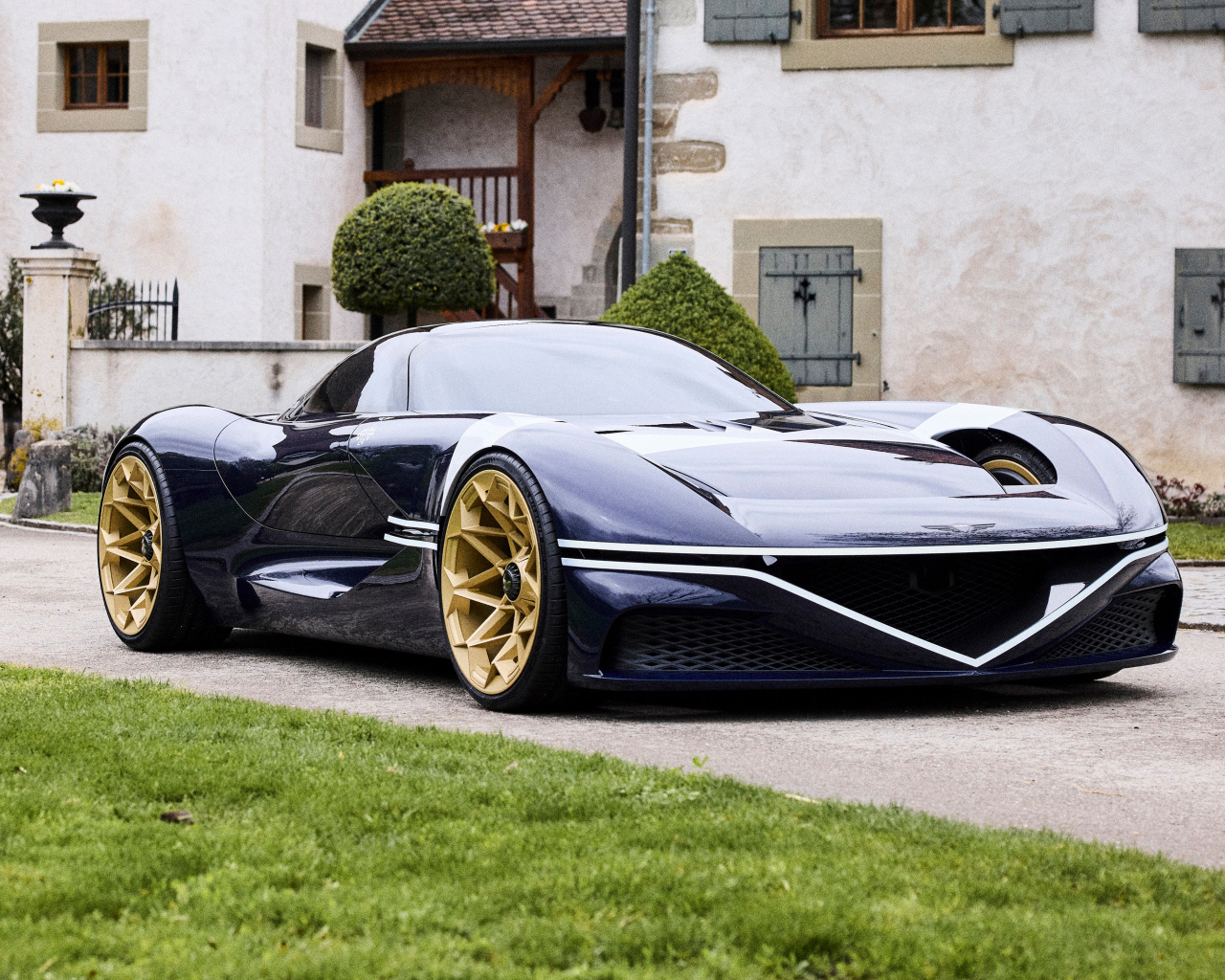 Черный автомобиль Genesis X Gran Berlinetta Tribute 2024  года