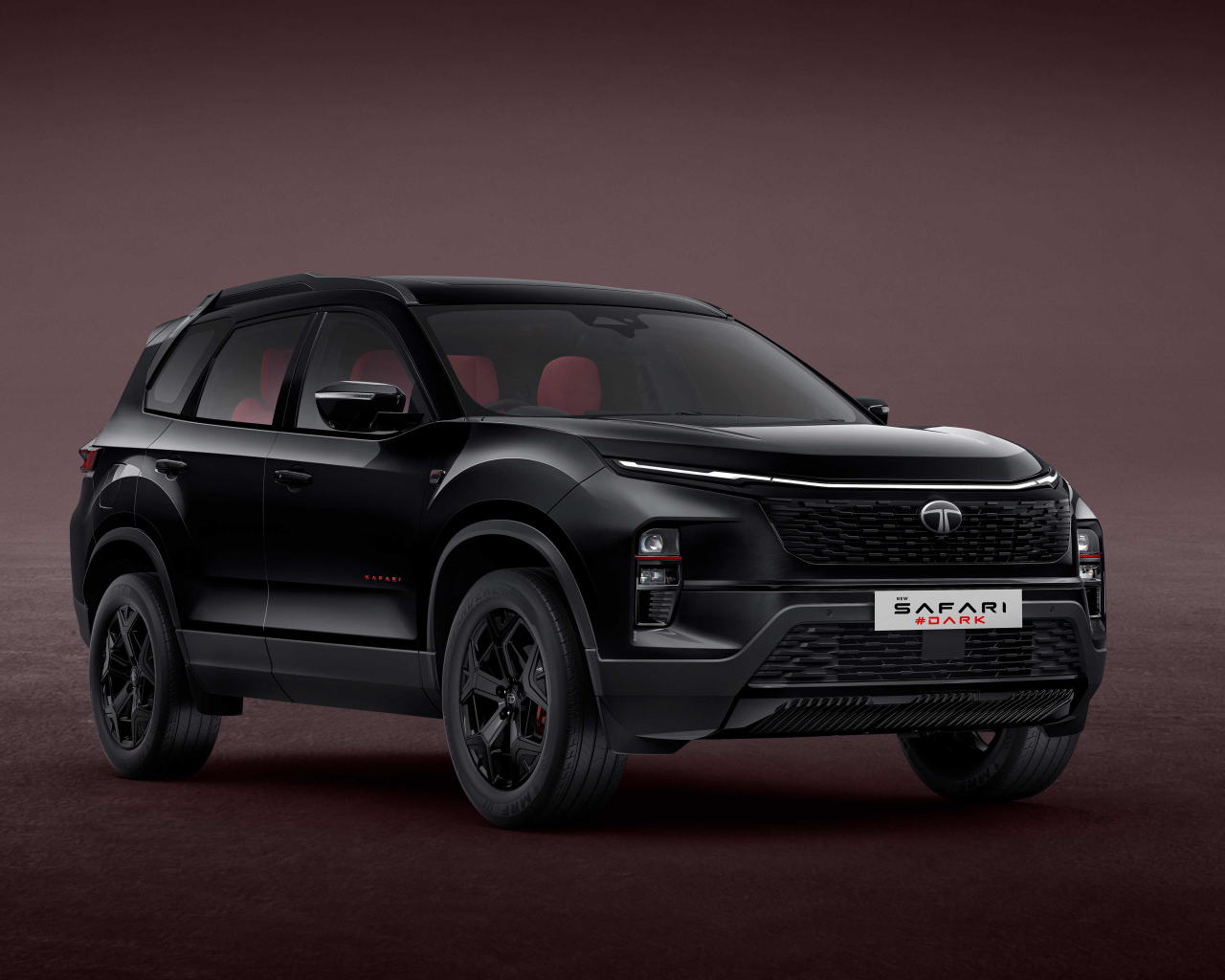 Черный внедорожник Tata Safari DARK Concept 2024 года