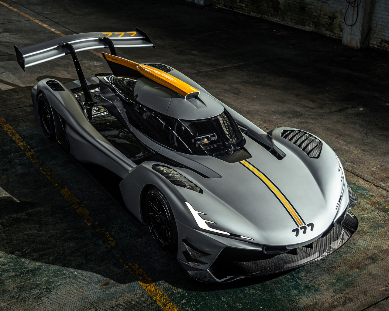 Быстрый Hypercar 777 вид сверху