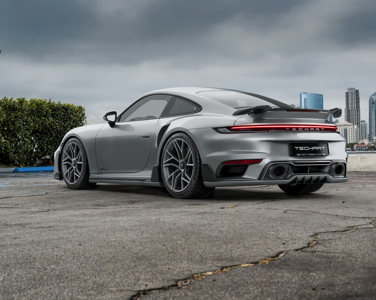 Вид сзади на автомобиль TechArt GTsport 2024 года