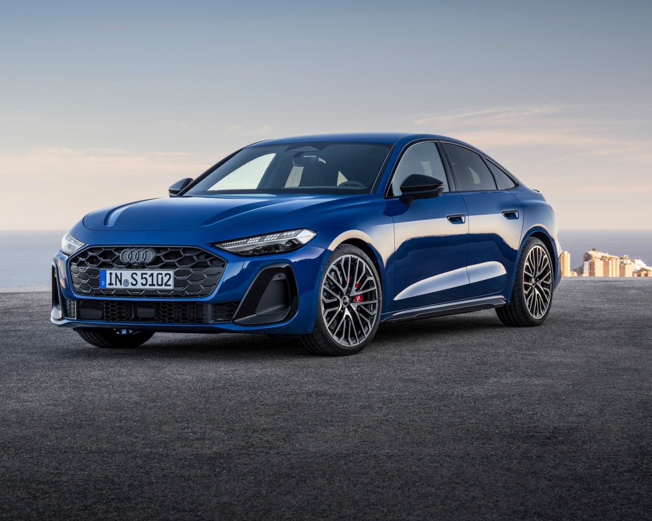 Вид сбоку на автомобиль Audi S5 TFSI quattro 2024 года