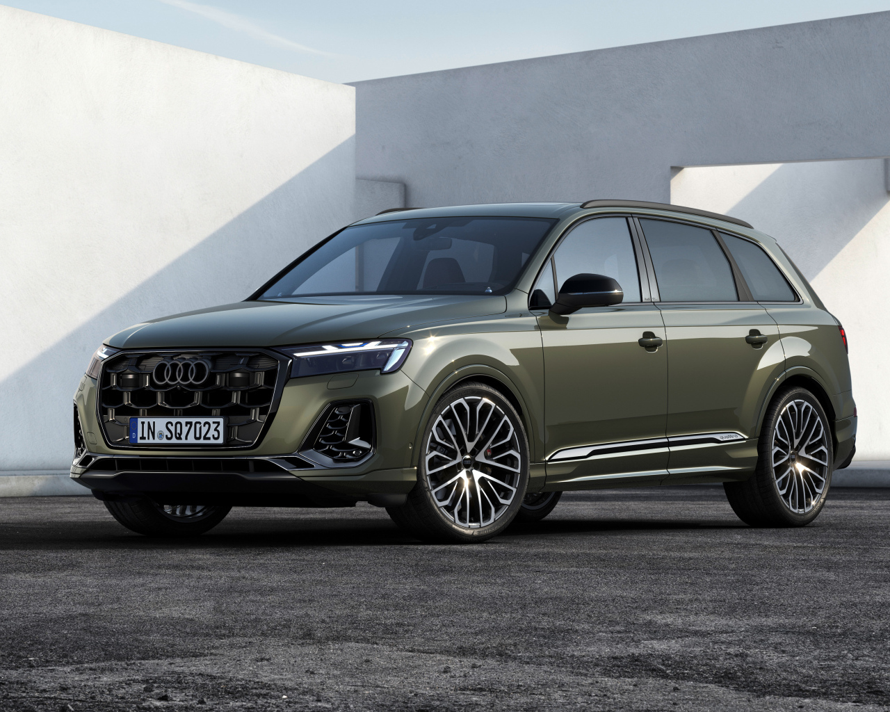 Автомобиль Audi SQ7 TFSI 2024 года