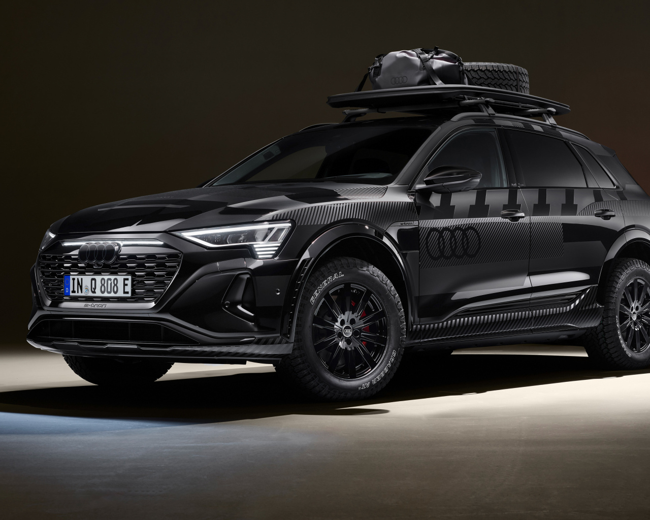 Презентация внедорожника Audi Q8 E-Tron Edition Dakar 2024 года