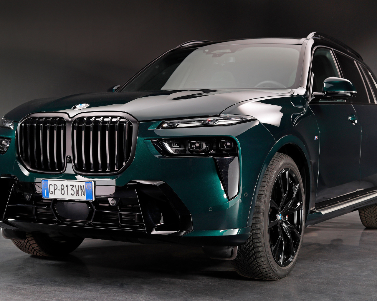 Автомобиль BMW X7 XDrive40d M Sport Poldo Dog Couture 2024 года