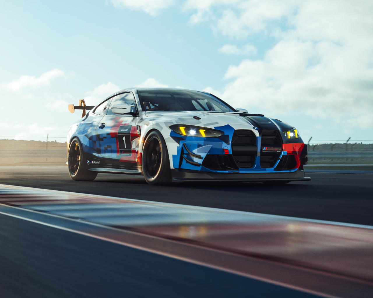 Гоночный автомобиль BMW M4 GT4 EVO  