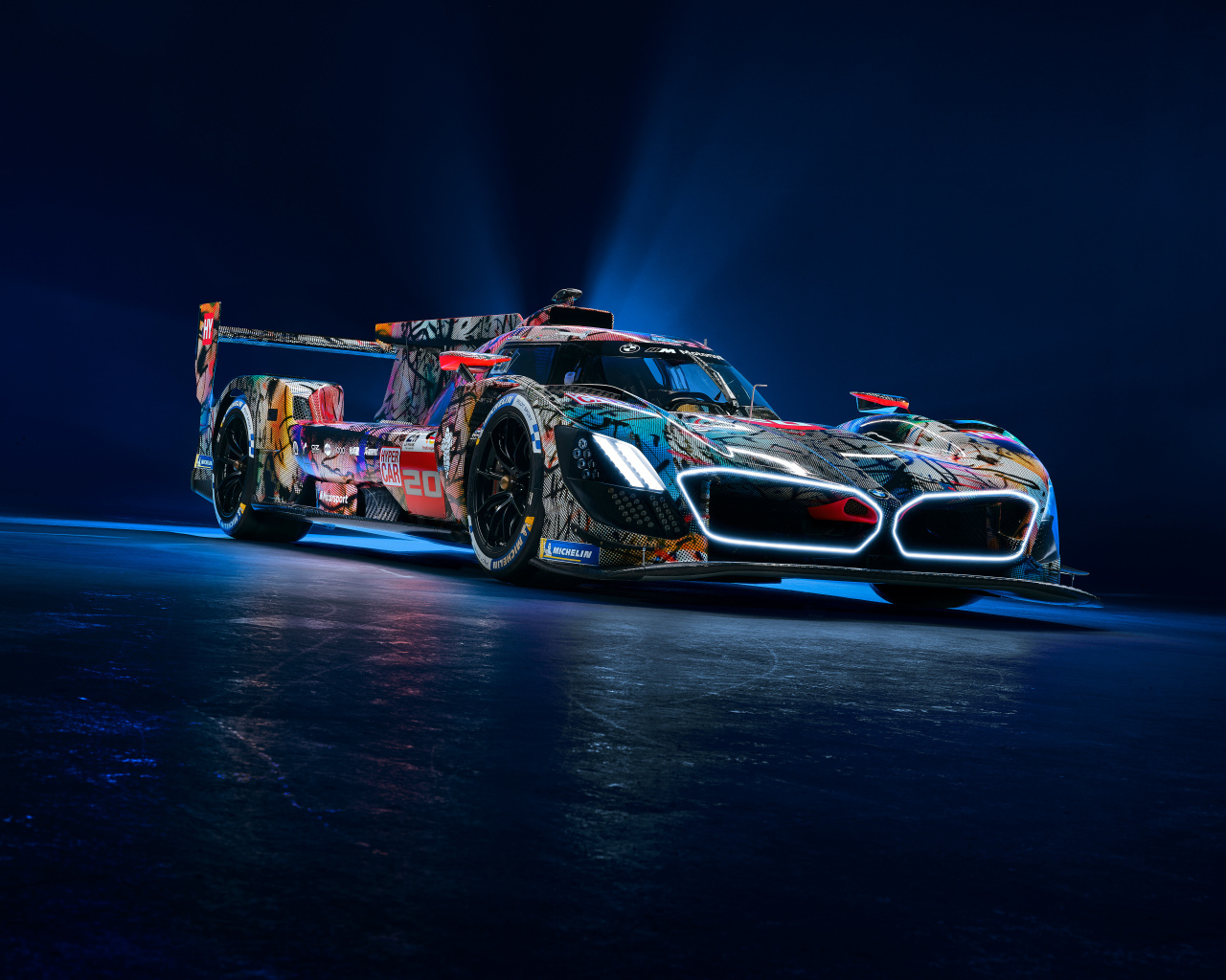 Гоночный разноцветный автомобиль BMW Art Car By Julie Mehretu