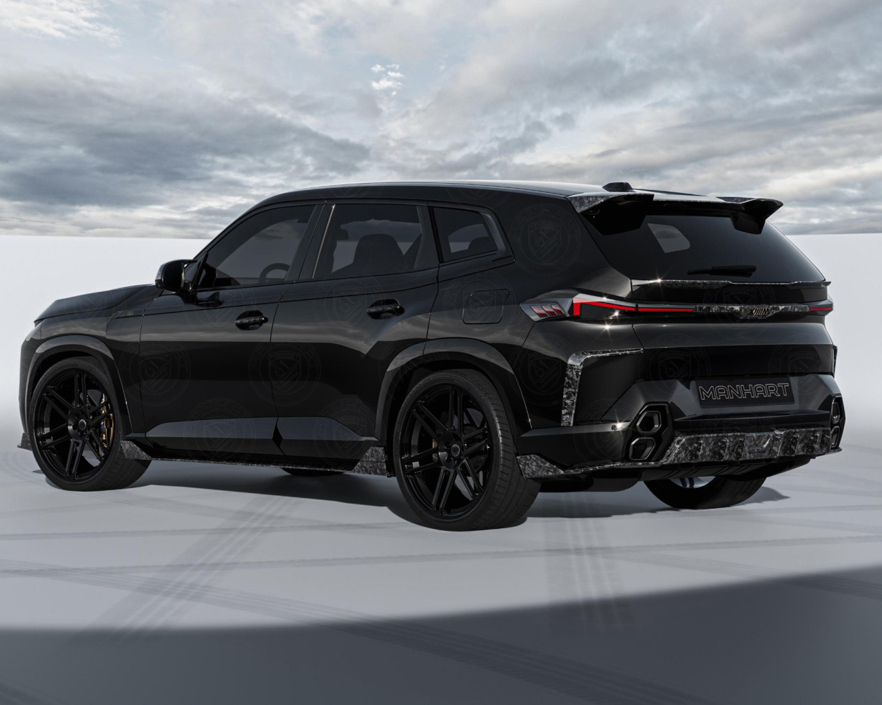 Вид сзади на автомобиль BMW XM Thor Forged Carbon Package 2024 года