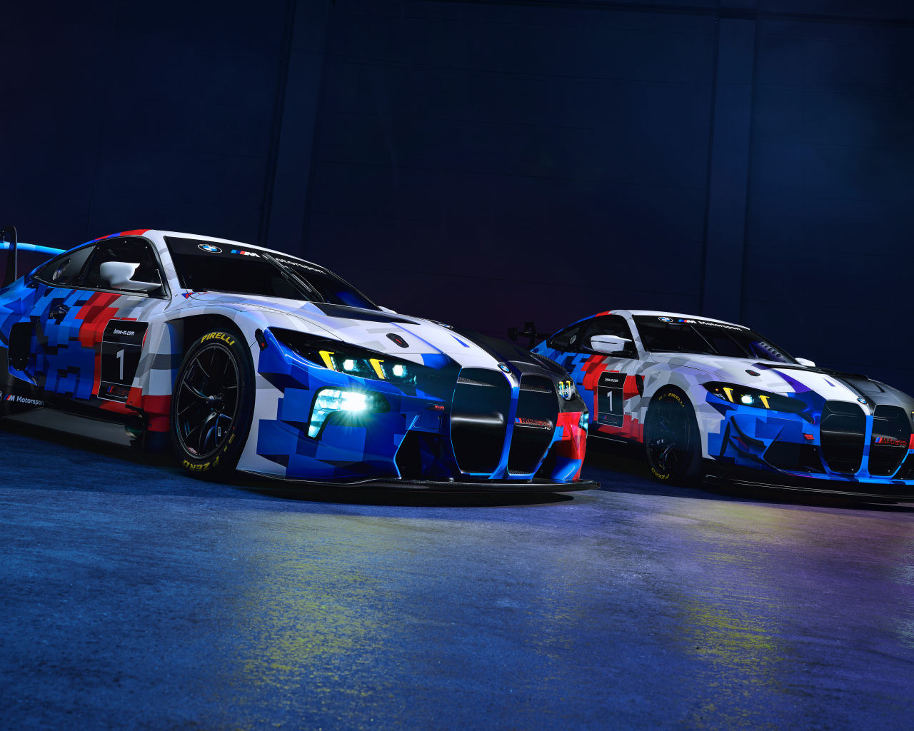 Два автомобиля  BMW M4 GT3 EVO & BMW M4 GT4 EVO 2024 года