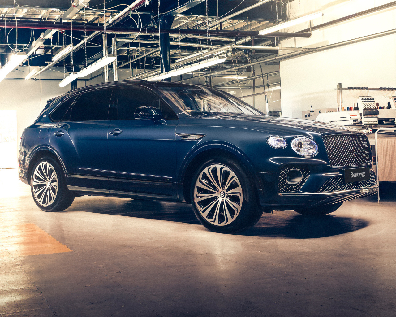 Дорогой автомобиль Bentley Bentayga By Mulliner