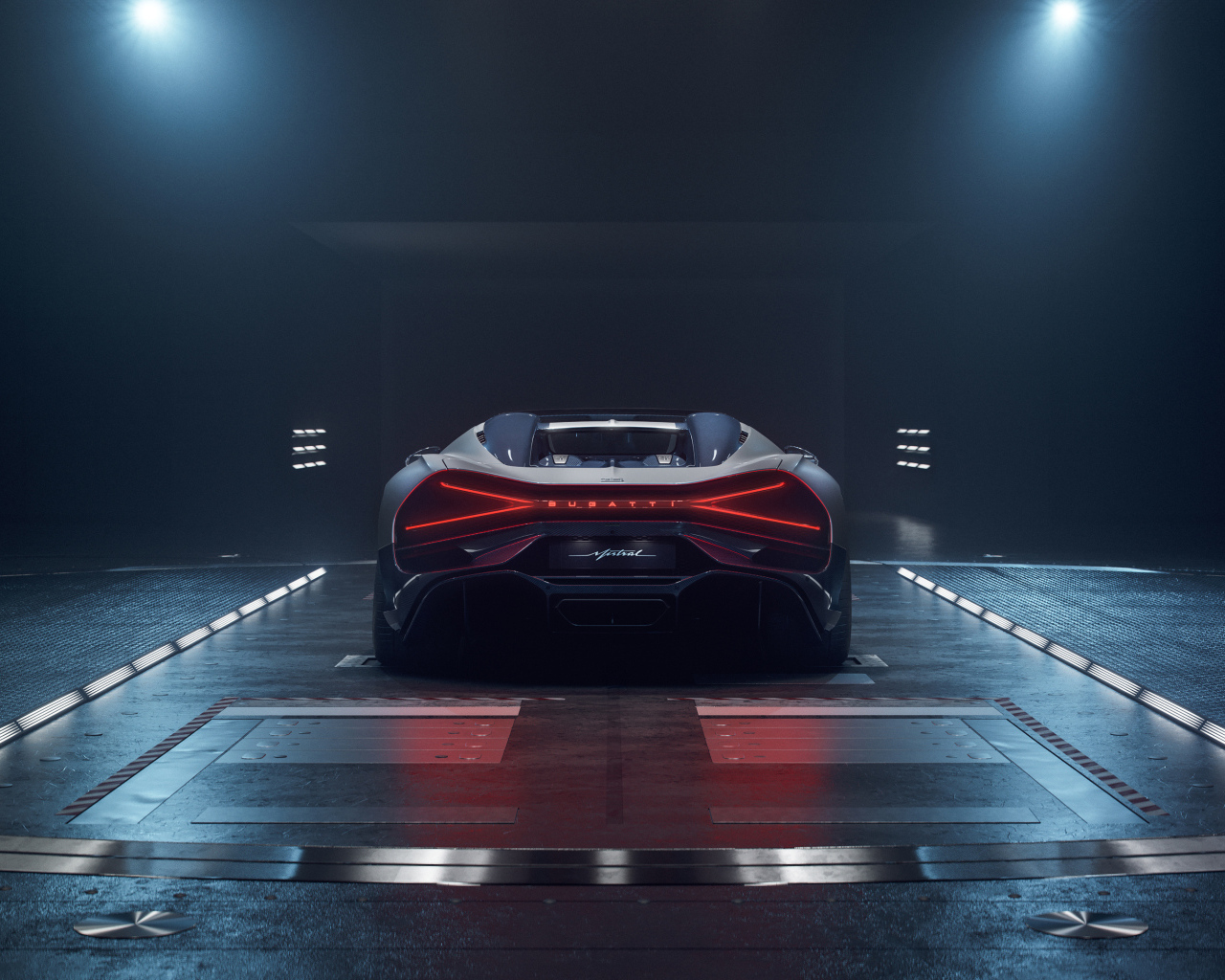 Вид сзади на автомобиль Bugatti Mistral