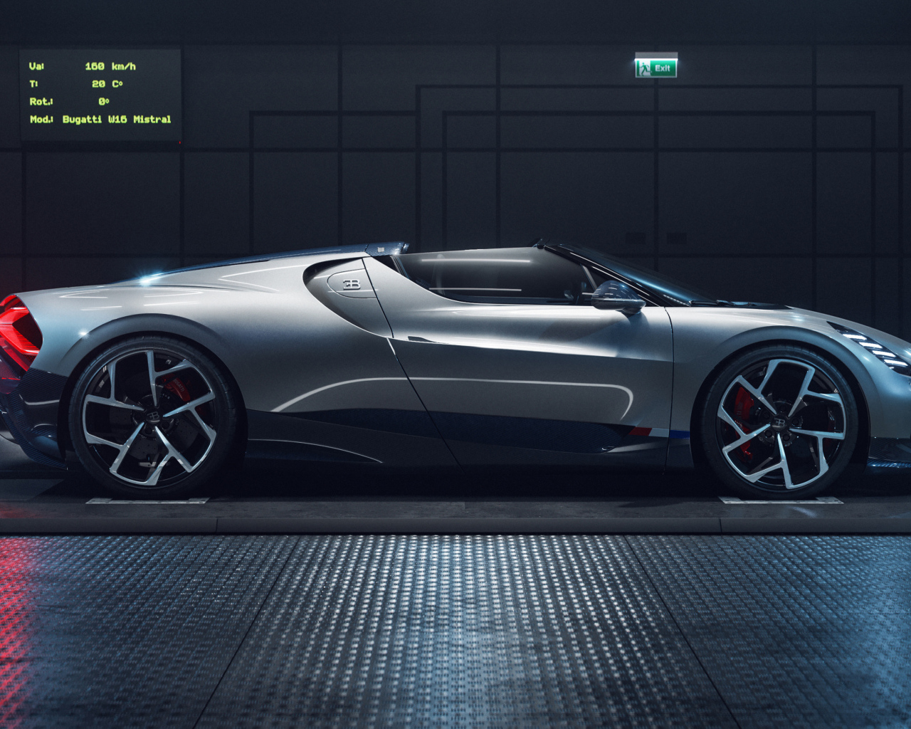 Серебристый автомобиль Bugatti Mistral