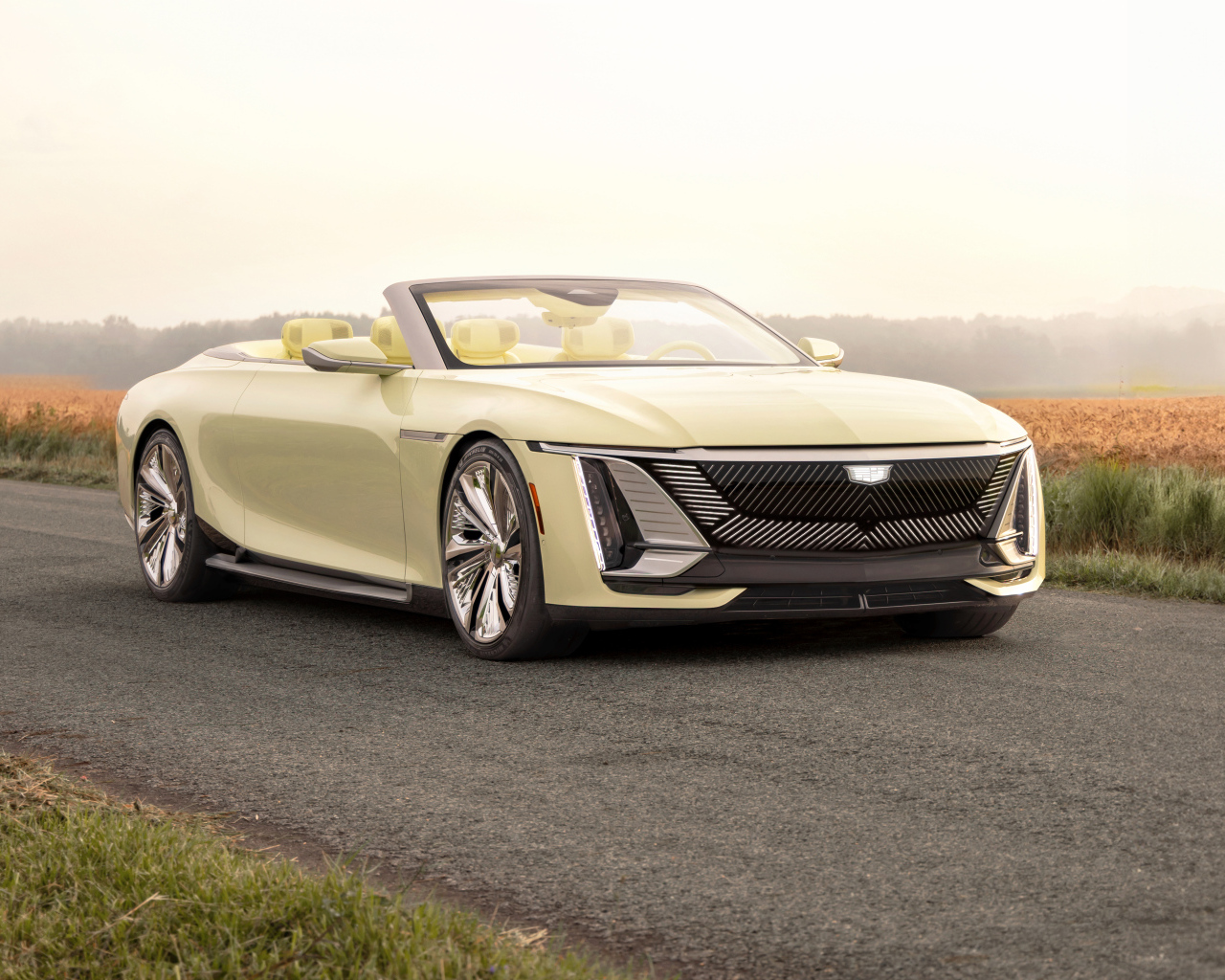 Желтый Cadillac Sollei Concept вид спереди