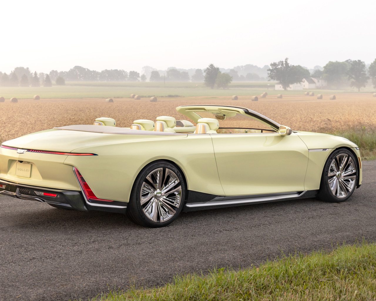 Желтый Cadillac Sollei Concept вид сзади