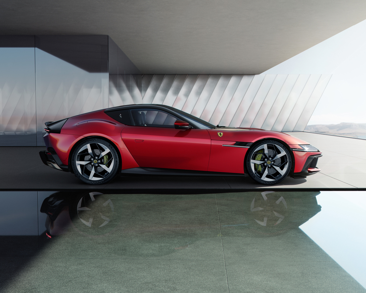 Быстрый красный автомобиль Ferrari 12Cilindri 2024  года