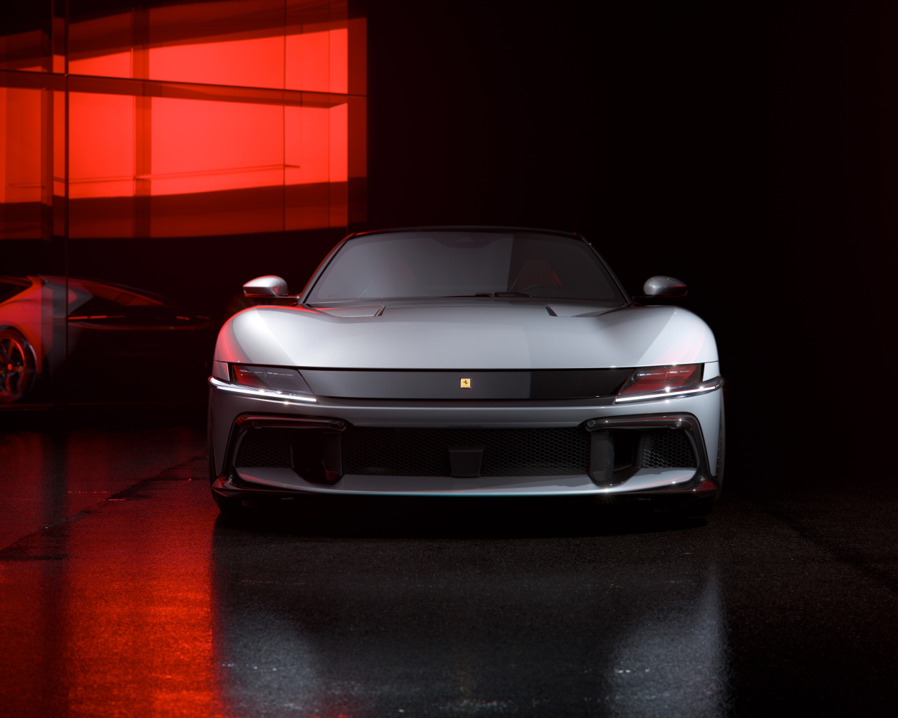 Вид спереди на автомобиль Ferrari 12Cilindri 2024 года