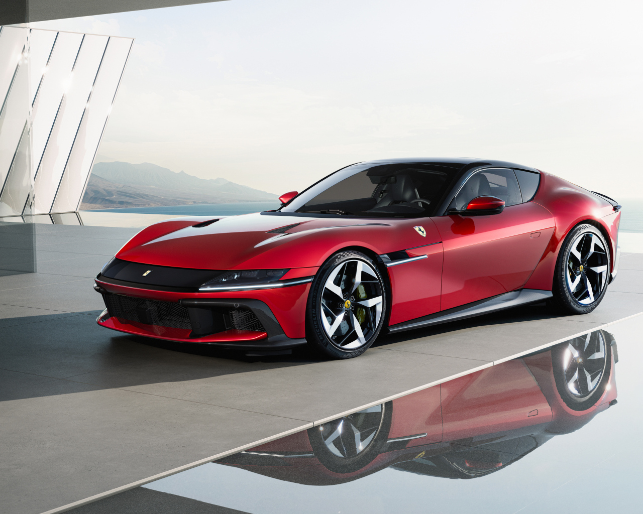 Красный автомобиль Ferrari 12Cilindri 2024 года