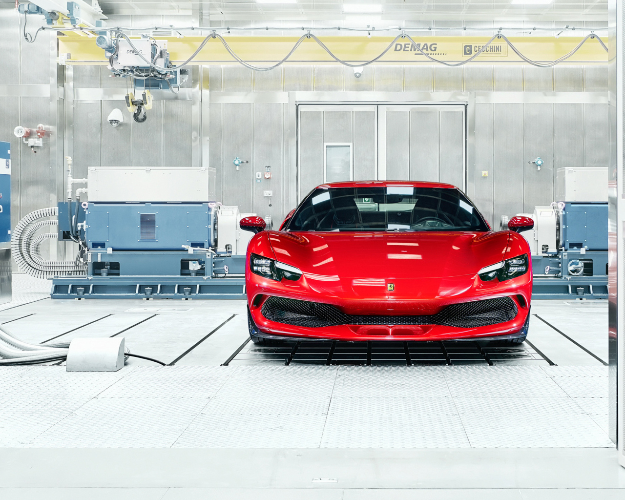 Красный автомобиль  Ferrari 296 GTB вид спереди