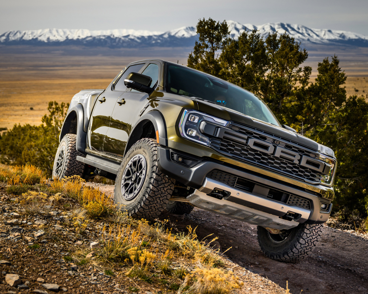 Джип Ford Ranger Raptor 2024  года в горах