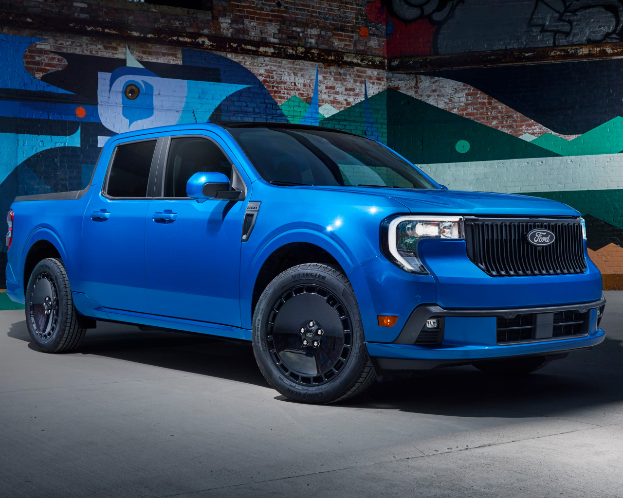 Синий Ford Maverick Lobo 2025 года вид сбоку