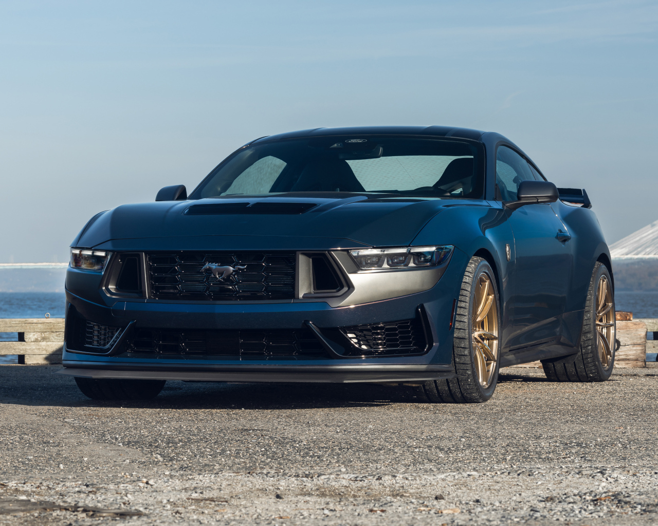 Стильный автомобиль Ford Mustang Dark Horse