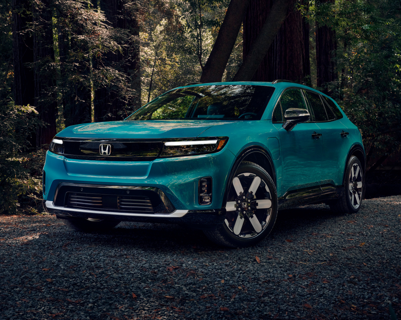 Голубой автомобиль Honda Prologue Elite  2024 года